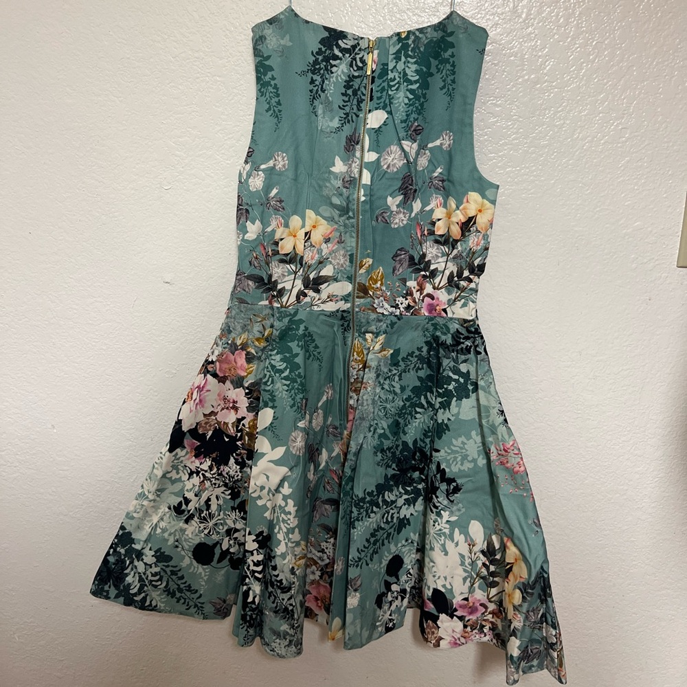 Women’s dress